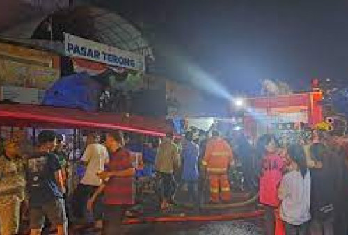 Akibat Arus Pendek, Puluhan Kios Pasar Terong Makasar Ludes Terbakar