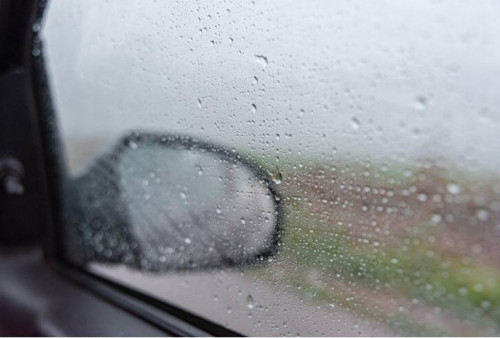 Tips Pakai Kendaraan Listrik saat Musim Hujan Tiba, Jangan Panik