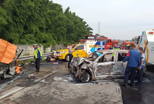 11 Jenazah Korban Kecelakaan Tol Cikampek KM 58 Dipindahkan ke RS Polri