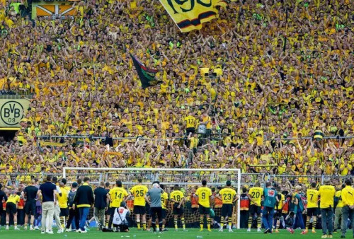 Respect! Meski Gagal Juara, Fans Dortmund Tetap Beri Dukungan; Marco Reus Sampai Terharu
