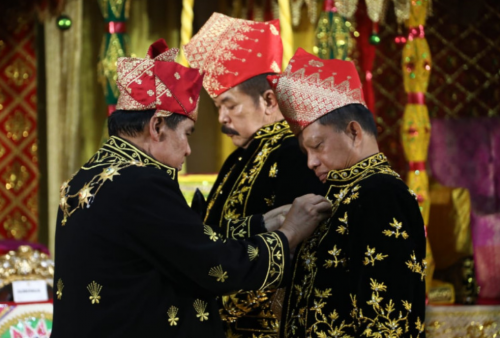 Mendagri Tito Karnavian Dianugerahi Gelar Adat Melayu