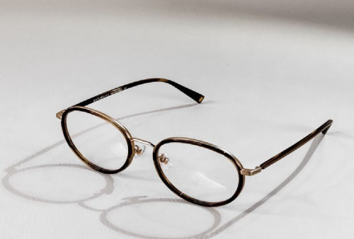 6 Tips Memilih Model Kacamata yang Sesuai dengan Bentuk Wajah