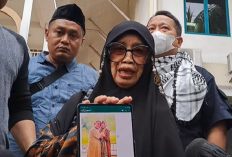 Umi Yuni Diisukan Menikah, Ibunda Ustadz Arifin Ilham Beberkan Foto Sang Menantu Berpelukan