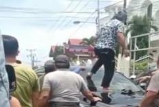 Astaga! Tabrak Anak Kecil, Pengendara Mobil Takut Keluar, Videonya Viral