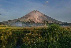 2022 Penuh Misteri, Sosok Gaib Penunggu Gunung Semeru Titipkan Pesan Mengerikan, Masyarakat Pulau Jawa Diminta Waspada Datangnya 'Kiamat Kubra'