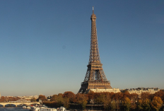 Viral! Jelang Penutupan Olimpiade Paris 2024, Pria Ini Nekat Panjat Menara Eiffel