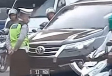 Viral! Pengendara Fortuner Diberhentikan Polisi, Eh Malah Ngegas Dorong Polisi