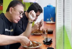 Salut, Iwan Bule Makan di Warteg Bersama Anak Bungsunya