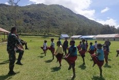 Tingkatkan Gairah Belajar, Satgas Pamtas Yonif Raider 142/KJ Beri Pelatihan Senam Pagi Siswa Sekolah