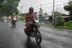 PT Wahana Makmur Sejati Sarankan Pemotor Saat Musim Penghujan, Jangan Neduh di Bawah Kolong Jembatan!