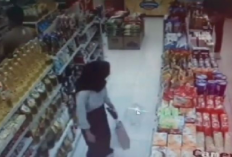 Jorok! Viral Wanita Berhijab Terekam CCTV Kencing di Minimarket Langsung Pergi